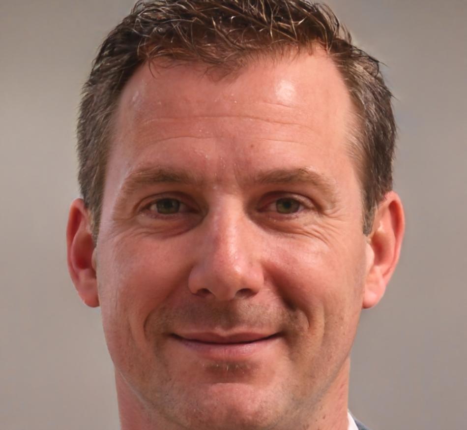 Portrait de Maxence Vaudreuil, expert financier